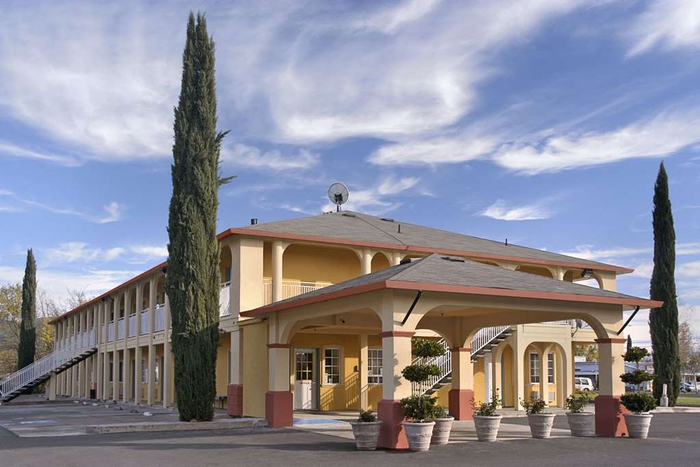 Upper & Motel 3*