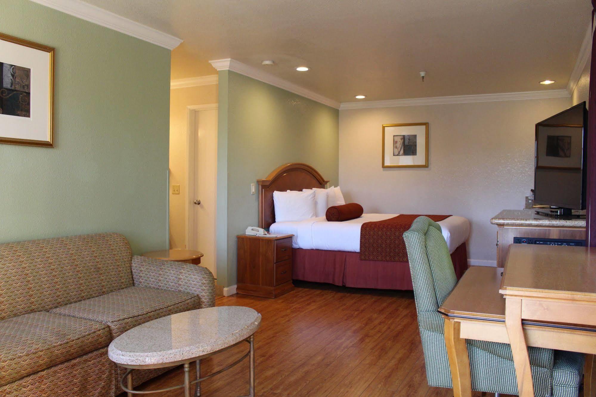Upper & Motel